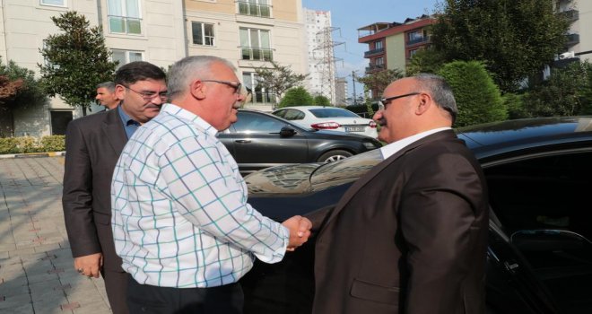 Başkan Hasan Can ve AK Parti Ümraniye İlçe Başkanı Av. Mahmut Eminmollaoğlu'ndan Hac Vazifesini Yerine Getiren 15 Temmuz Gazisi Kemal Uyar’a Ziyaret