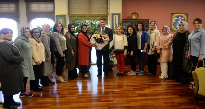 AK Parti Osmangazi Kadın Kolları’ndan Başkan Dündar’a Ziyaret