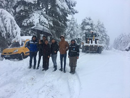 Alanya'da karda mahsur kalanları Büyükşehir ekipleri kurtardı