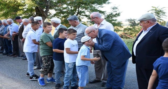Başkan Albayrak Kırsal Mahallelerde Vatandaşlarla Bayramlaştı