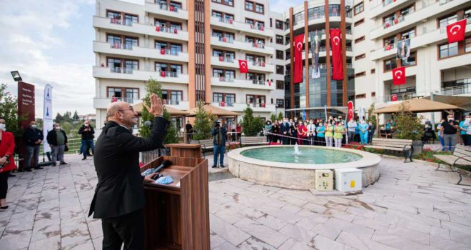 Başkan Soyer huzurevi sakinlerinin Cumhuriyet Bayramı’nı kutladı