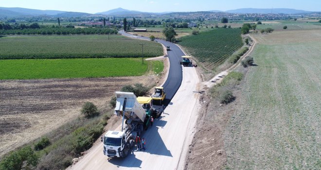 Balıkesir Büyükşehir Belediye Başkanı Zekai Kafaoğlu’nun koyduğu 2.000 kilometrelik asfalt hedefine ulaşmak için gerek yüklenici firmalar, gerekse Fen İşleri Dairesi Başkanlığı’ne bağlı ekipler çalışm