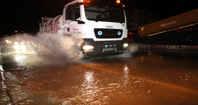 Büyükşehir, Yaşanan Sel Felaketine Anında Müdahale Etti
