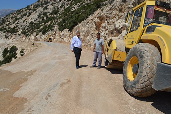 Dereköy-Macun-Yörenler grup yolu asfalta hazırlanıyor