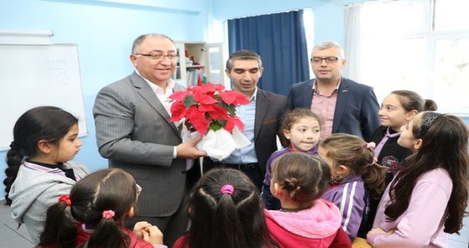 Başkanı Salman, Öğretmen Yusuf Ziya İlkokulu öğrencilerine Yalova’yı anlattı.
