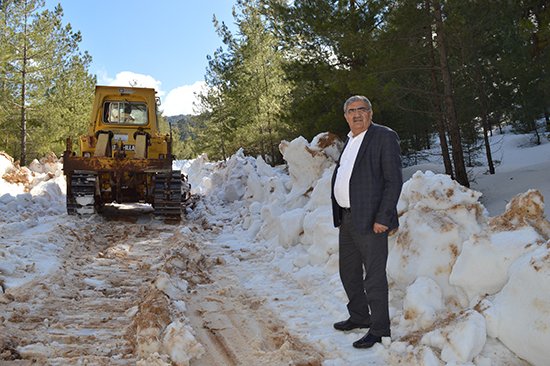 Büyükşehir'den Konyaaltı'nda kar mücadelesi