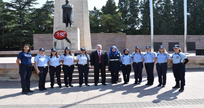 Zabıta teşkilatının kuruluşunun 192. yıl dönümü nedeniye Balıkesir Büyükşehir Belediyesi Zabıta Daire Başkanlığı Atatürk Anıtı'nda bir tören düzenledi.