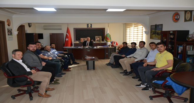 Belediye Başkanımız İrfan Tatlıoğlu'nu, TÜGVA Temsilcileri ve gençleri makamında ziyaret etti.
