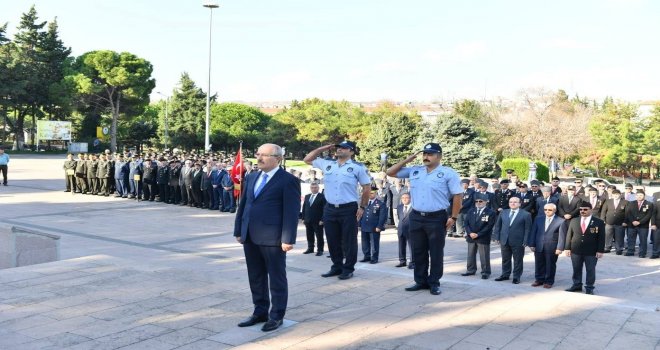 19 Eylül Gaziler Günü dolayısıyla Balıkesir Büyükşehir Belediye Başkanı Zekai Kafaoğlu gazileri mutlu günlerinde yalnız bırakmadı. Başkan Kafaoğlu Atatürk Anıtı'nda düzenlenen çelenk sunma törenine ka