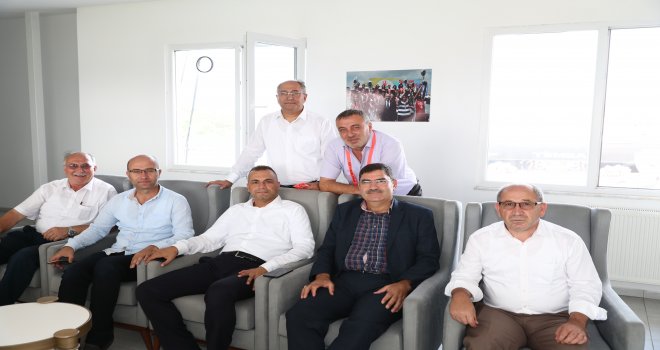 Başkan Hasan Can Galibiyet Sonrası Ümraniyesporlu Futbolcularla Bir Araya Geldi