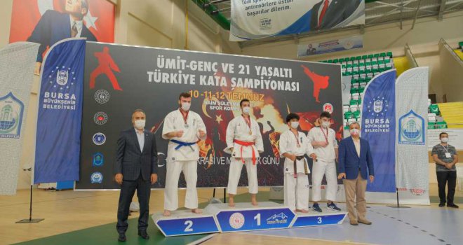 Başkan Aktaş'tan Türkiye şampiyonlarına madalya