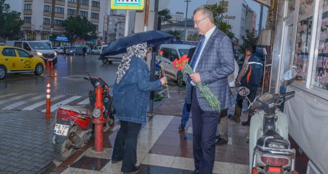 Başkan Özkan’dan ‘Dünya Kadınlar Günü’nde “her kadın bir çiçektir” mesajı