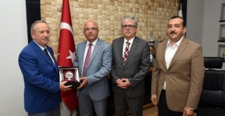BAŞKAN ÇOBAN´DAN DİYANET VAKFI´NA KURBAN BAĞIŞI