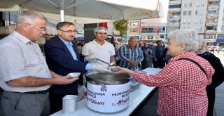 Mustafakemalpaşa'da geleneksel aşure ikramı