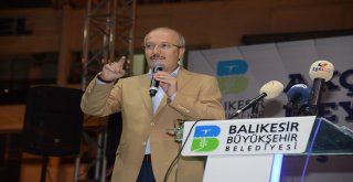 Balıkesir Büyükşehir Belediyesi tarafından yenilenen Akçay Sarıkız Meydanı dün düzenlenen törenle açıldı.