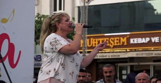 ESENLER'DE MÜZİK ZİYAFETİ