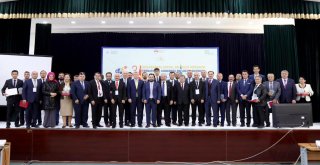 Dündar, Buhara'da Uluslararası Sosyal Bilimler Kongresi'ne Katıldı