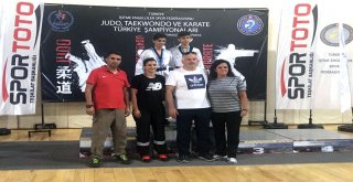 Osmangazili Taekwondocudan Gümüş Madalya