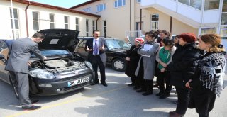 BÜYÜKŞEHİR'DEN KADINLARA ÖZEL ARAÇ BAKIM VE TAMİR KURSU