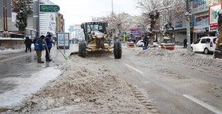 VAN BÜYÜKŞEHİR'İN KARLA MÜCADELESİ BAŞLADI