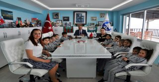 EMİNE ÖRNEK’İN ÇOCUKLARINDAN BAYRAM ZİYARETİ