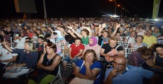 Balıkesir Büyükşehir Belediyesi tarafından yenilenen Akçay Sarıkız Meydanı dün düzenlenen törenle açıldı.