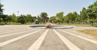 Koşuyoluparkı’nın peyzaj ekipmanları yenileniyor