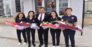 GEVHER NESİBE MESLEKİ VE TEKNİK ANADOLU LİSESİ AÇILIŞI YOĞUN BİR KATILIMLA GERÇEKLEŞTİRİLDİ