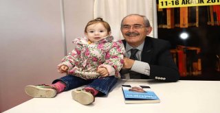BAŞKAN BÜYÜKERŞEN KİTAP FUARINDA OKURLARIYLA BULUŞTU