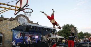 GENÇLİK FESTİVALİ'NDE RENKLİ GÖSTERİLER