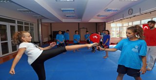 3 BİN 455 GENÇ YAZ TATİLİNİN KEYFİNİ YAZ SPOR OKULLARINDA ÇIKARIYOR