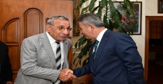 Muhtarlar Büyükşehir Belediyesini Ziyaret Etti