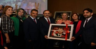 Başkan Zihni Şahin, ' Hayata İmza Atan Kadınlar ' Toplantısında Konuştu.