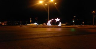 Büyükşehir'den Saruhanlı'ya Ay- Yıldızlı Aydınlatma