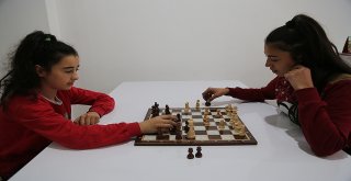 BU MERKEZDE YAŞAM VAR