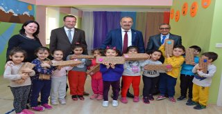 MİNİKLERİN YENİ YIL HEDİYESİ BAŞKAN TÜRKYILMAZ’DAN