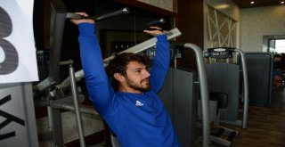 Manisa Büyükşehir Belediyespor Salonda Kuvvet Çalıştı