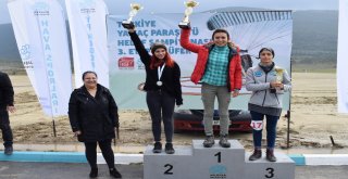 Yamaç paraşütü şampiyonları ödüllerini aldı