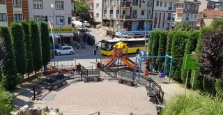 Ümraniye Belediyesi İlçedeki Parkların Güvenliği İçin Korkuluk Yapımına Devam Ediyor