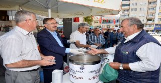Mustafakemalpaşa'da geleneksel aşure ikramı