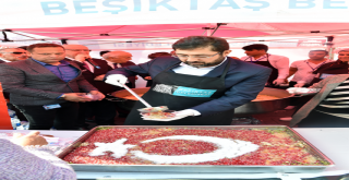 Başkan Hazinedar Beşiktaş’ta Aşure Dağıttı!