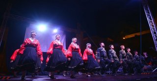 İTALYA'DA ERGUVAN ESİNTİSİ