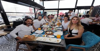 BASINLA KAHVALTIDA BULUŞTUK