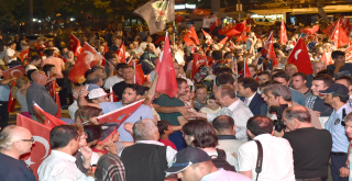 Beşiktaş'ta Özgürlük ve Demokrasi Mitingi!