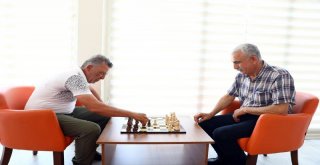 Mersin'de Emekliler İkinci Baharını Yaşıyor