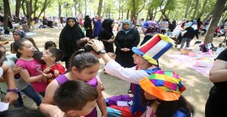 AİLELER PİKNİKTE, ÇOCUKLAR ŞENLİKTE