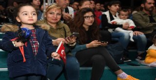 Atatürk'ün Sevdiği Şarkıların Notaları Mersin'den Yükseldi