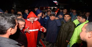Bandırma ve Erdek ilçelerinde dün meydana gelen yoğun yağışa bağlı sel felaketi nedeniyle bir açıklama yapan Başkan Kafaoğlu, sel felaketinden zarar gören vatandaşlara ve esnafa geçmiş olsun dilekleri
