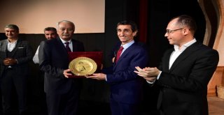 Adana’da Tiyatro Şöleni Başladı