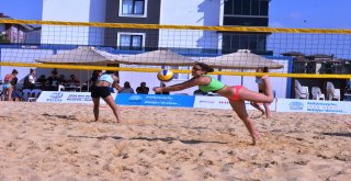 Plaj voleybolunun kalbi Nilüfer’de atıyor